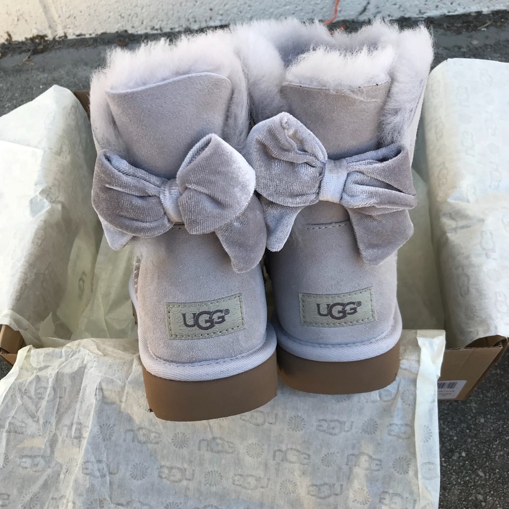 UGG water resistant Bailey bow II ribbon 7,8,9,10 - Picture 1 of 7
